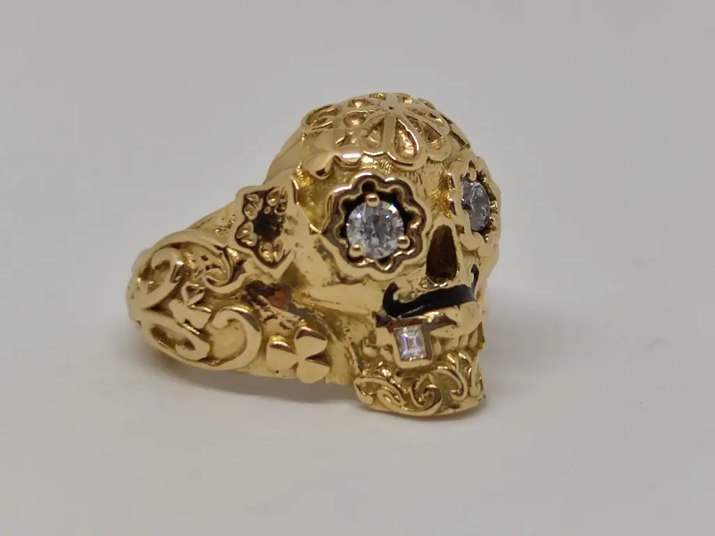 Bague chevalière Calavera en or jaune et diamants